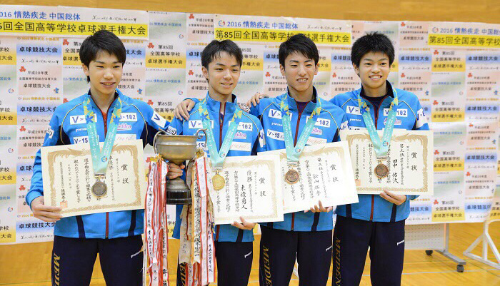 シングルスの表彰台を独占(写真左から、高見、木造、松山、田中)