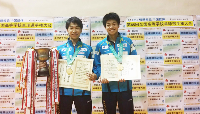 準決勝では昨年チャンピオンペアに勝利し勢いにのった(写真：高見・田中ペア)