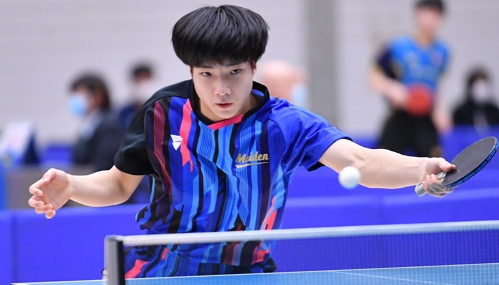 試合をする愛工大名電男子選手