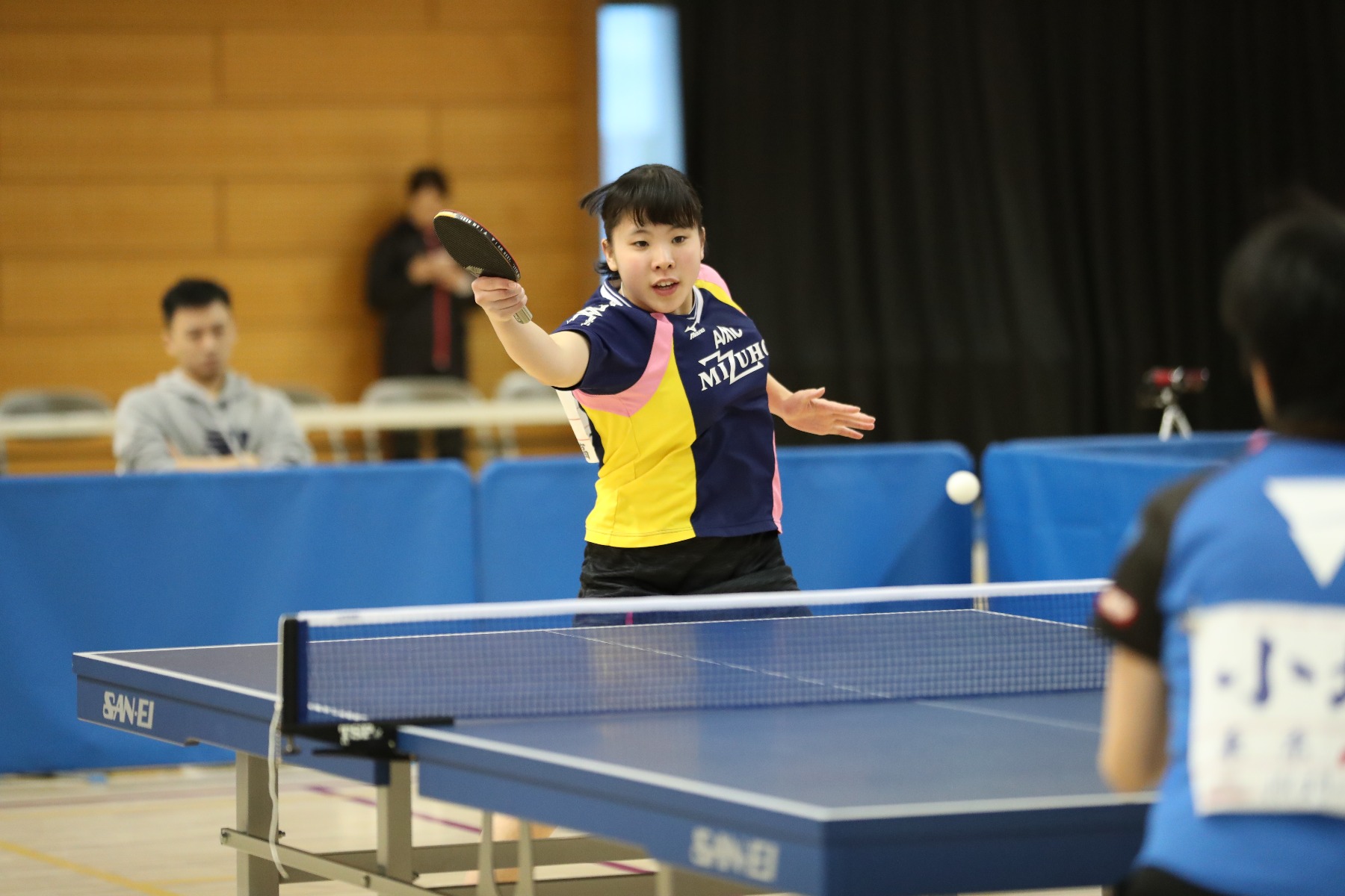 試合をしている野村萌選手