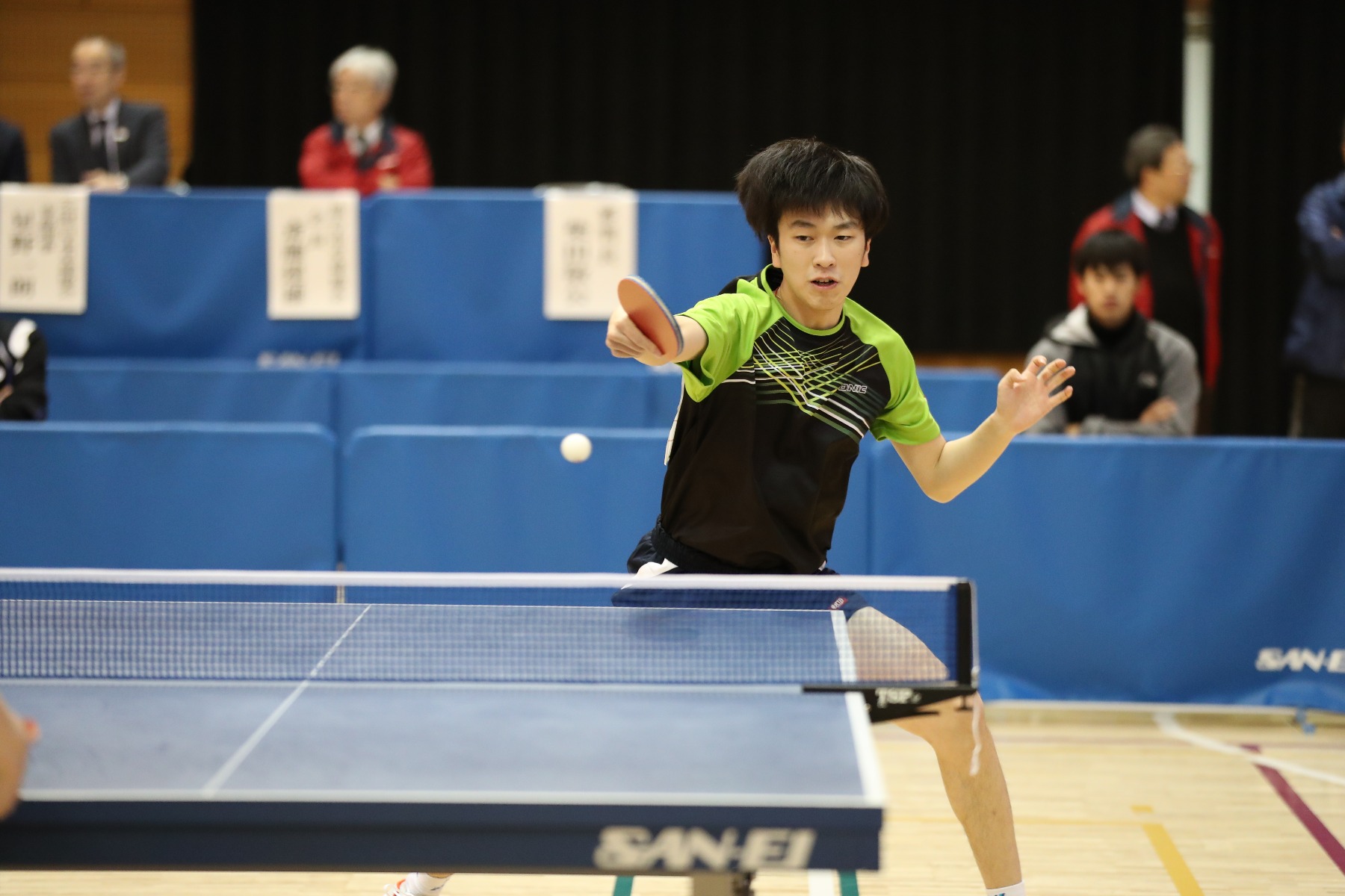 試合をしている金光宏暢選手