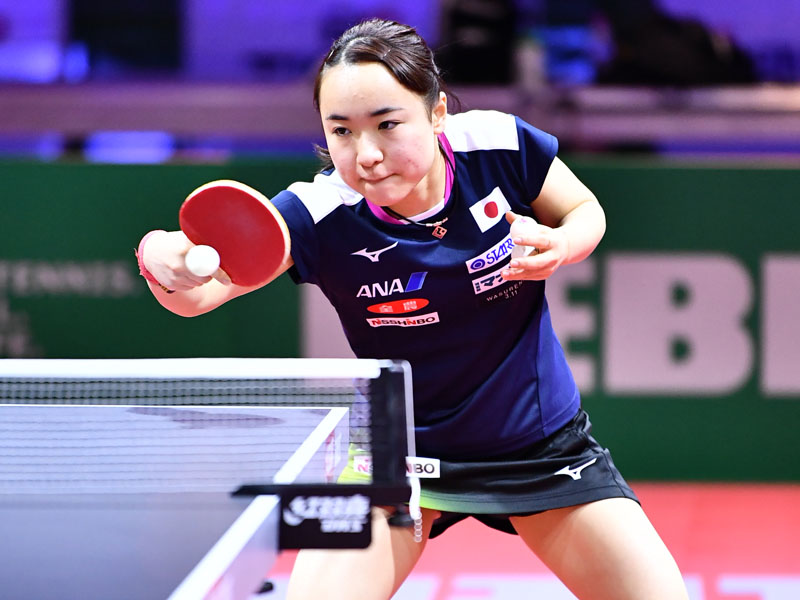 会場で練習をする伊藤美誠選手