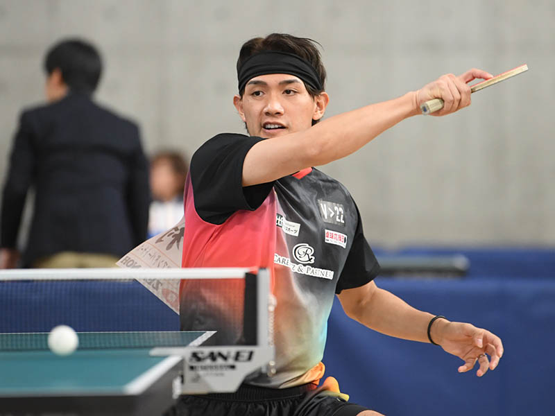 竹崎のカットに苦しみながら、ピンチを脱出して逆転勝ちを収めた吉村和弘。本調子ではない中でも、さすがの勝負強さを見せた