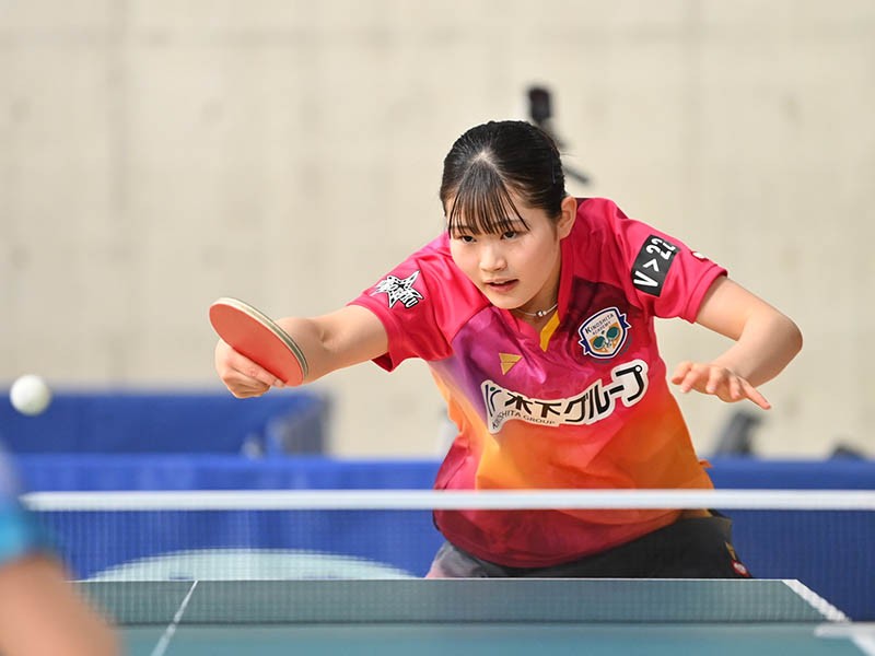 両ハンドの安定したストロークと気迫で、世界選手権メダリストの大藤から1ゲームを奪った牧野。今大会では非常に活躍が目立った